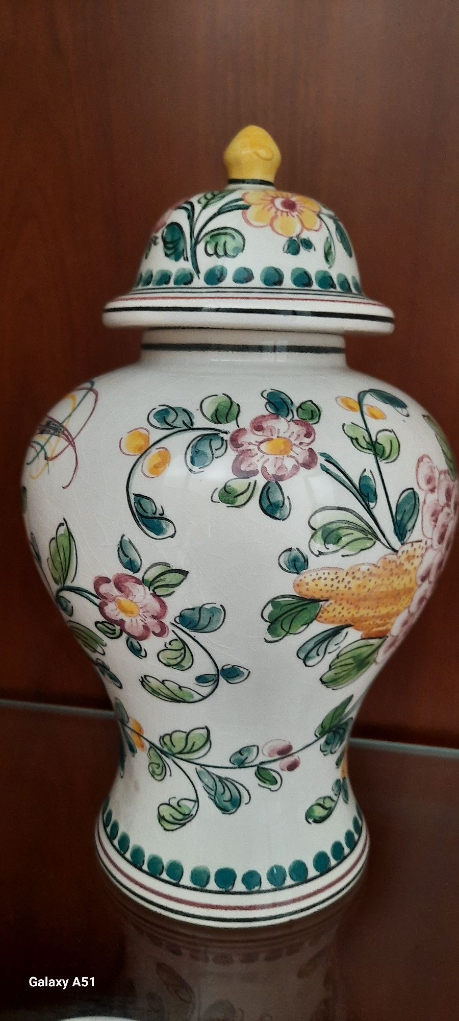 Vaso em cerâmica pintado à mão