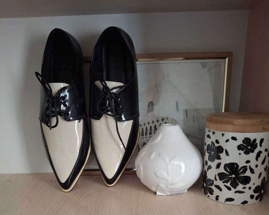 Лакові оксфорди до школи