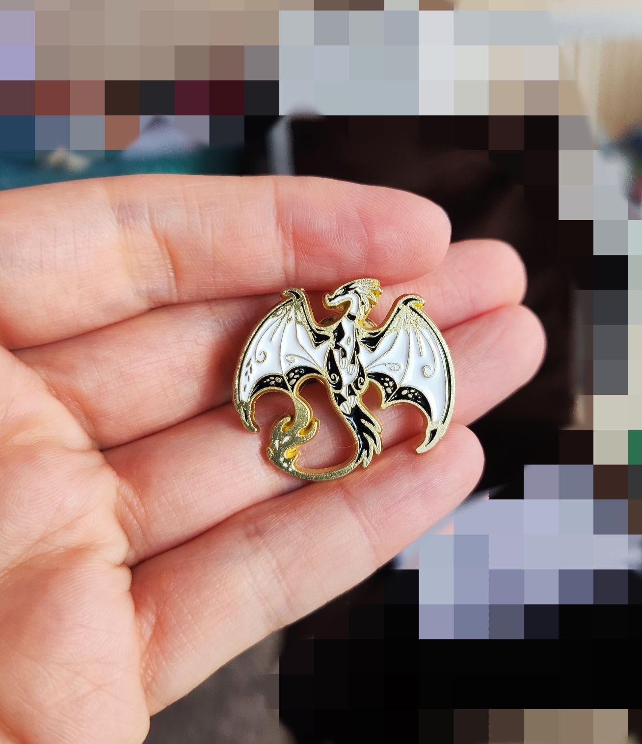 Metalowa przypinka pin broszka - biały Smok Dragon. Nowa.