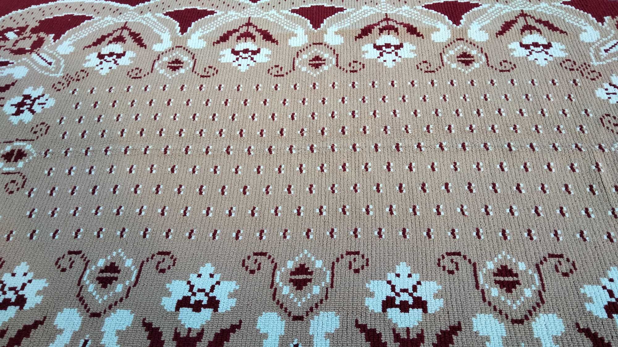 Carpete artesanal em lã
