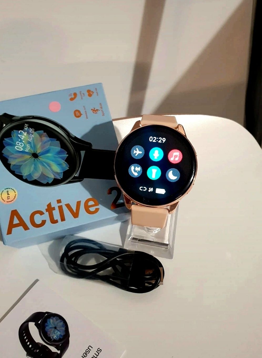 Smartwatch złoty na pasku