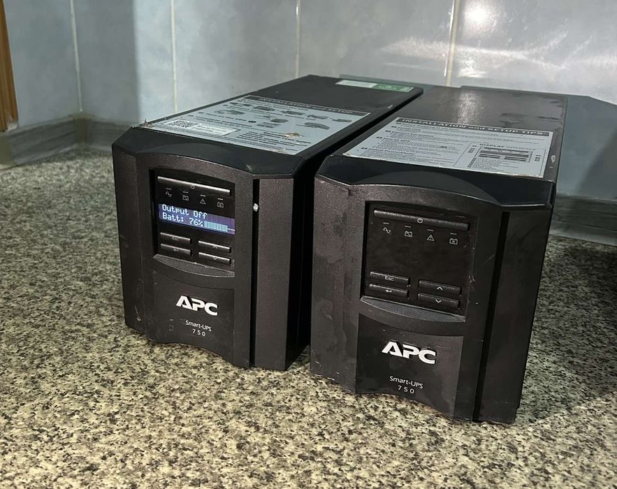 Блок безперебійного живлення APC SMT 750I