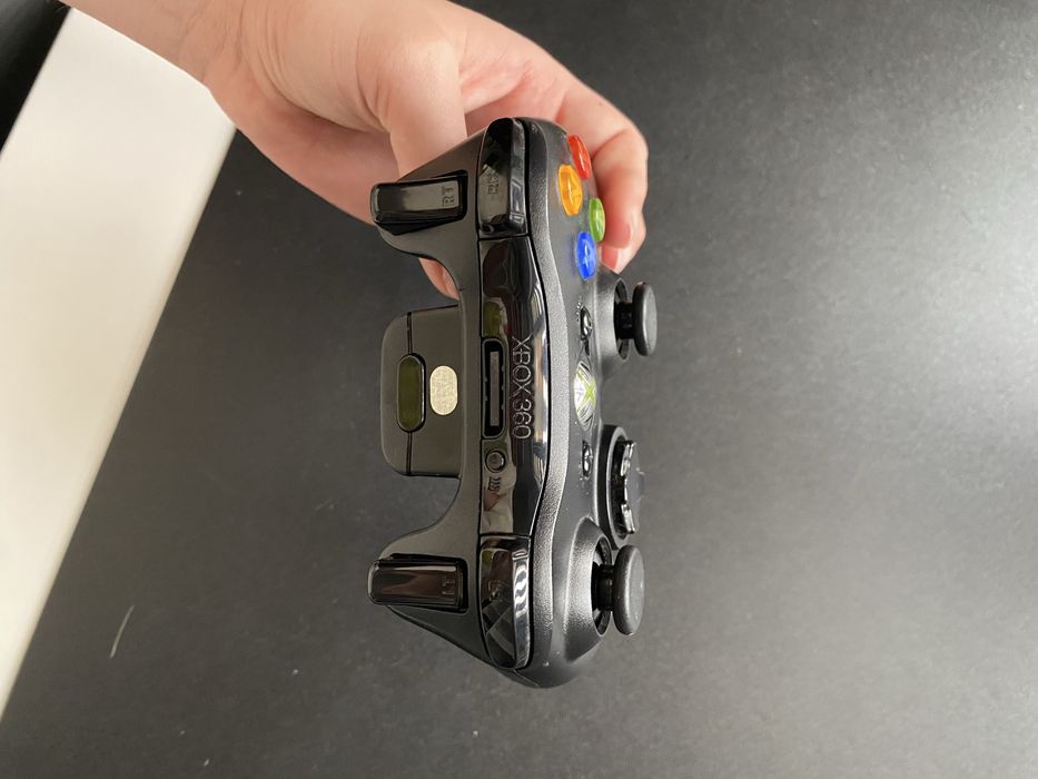 Xbox 360 w zestawie z padem, grami oraz sensor kinect
