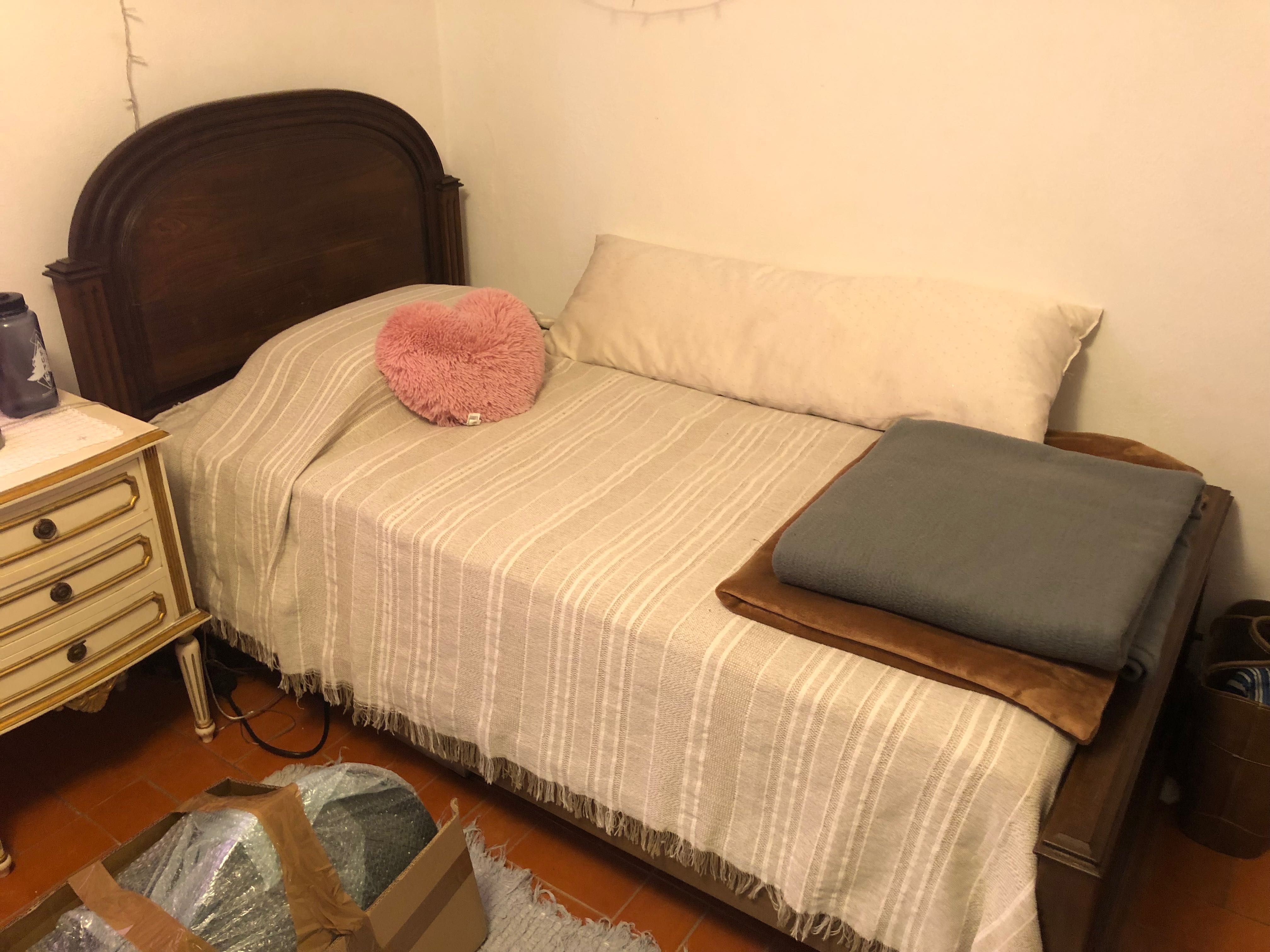 2 camas de solteiro com colchão