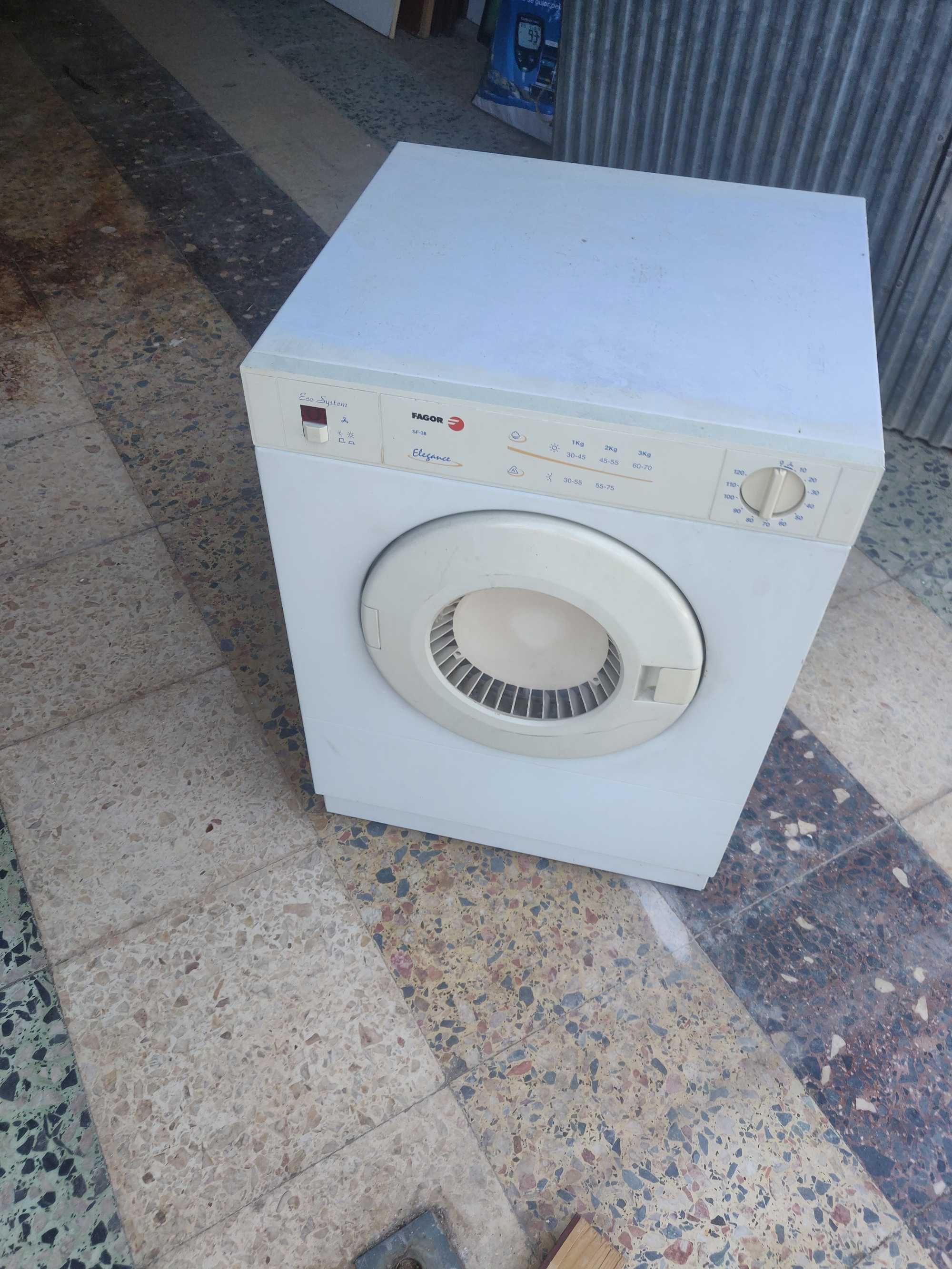 máquina de secar a roupa
