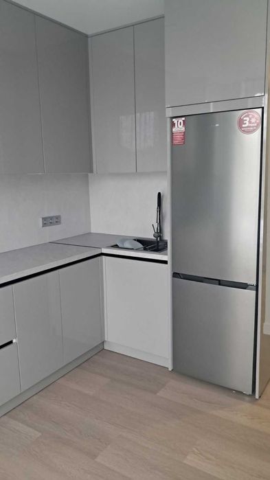 Оренда центр Коновальця