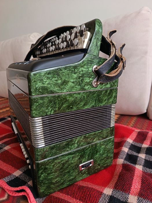 Продам баян Етюд 205м