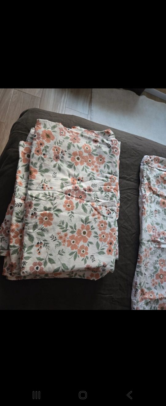 Duas capas edredon com fronhas