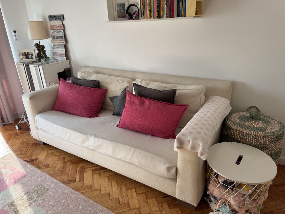 Sofa bege em bom estado