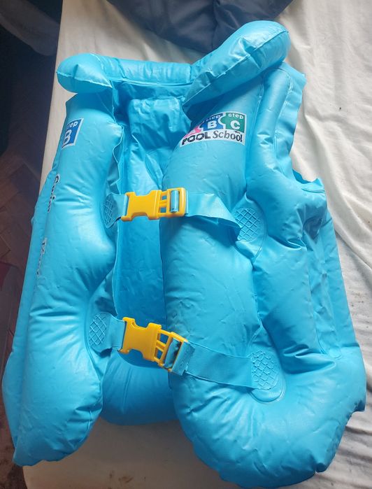 Надувний м'яч та жилет для навчання плаванню рівень B. Ціна за обидва