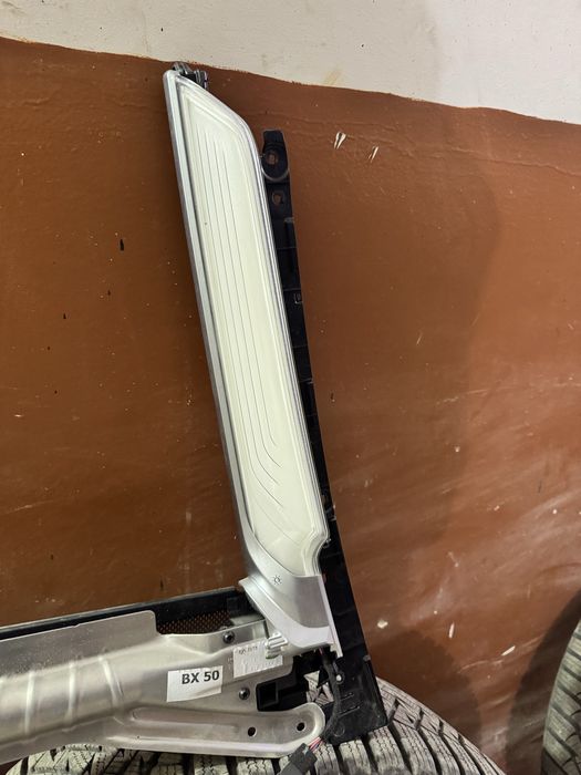 Шторка ліва задня bmw g12 з лампою