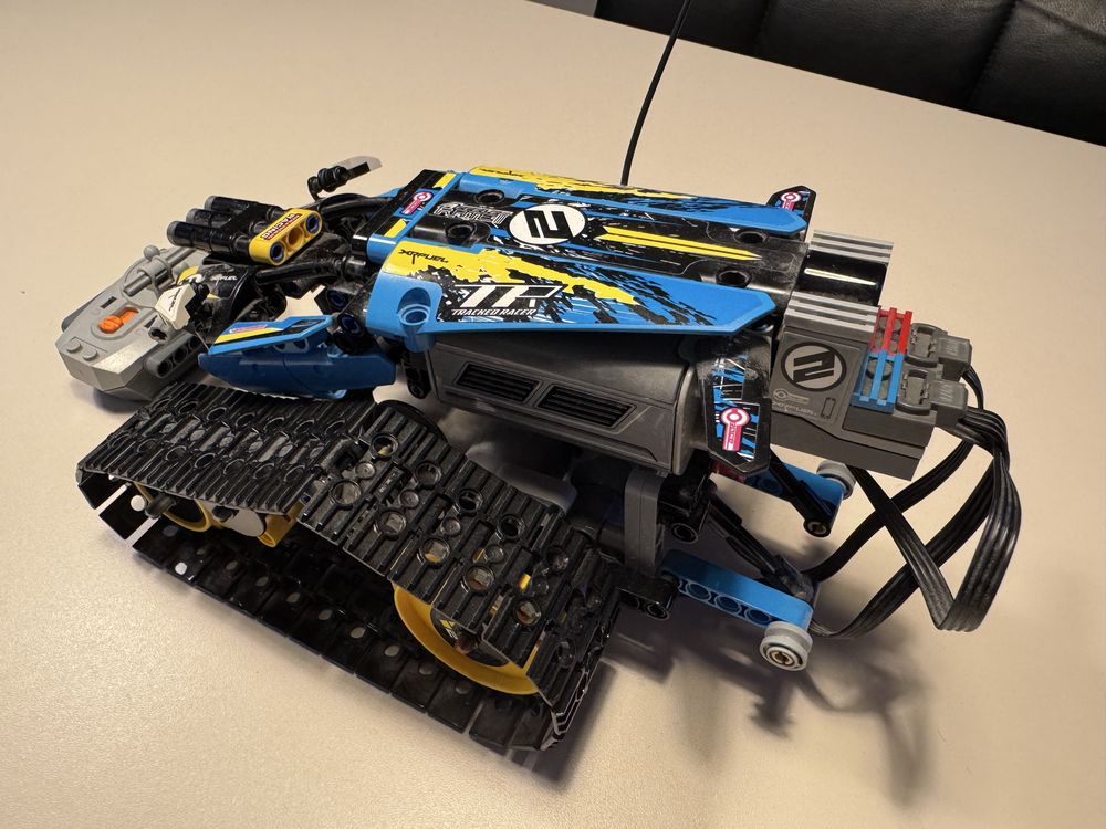 LEGO Technic 42095 Sterowana Wyścigówka Kaskaderska