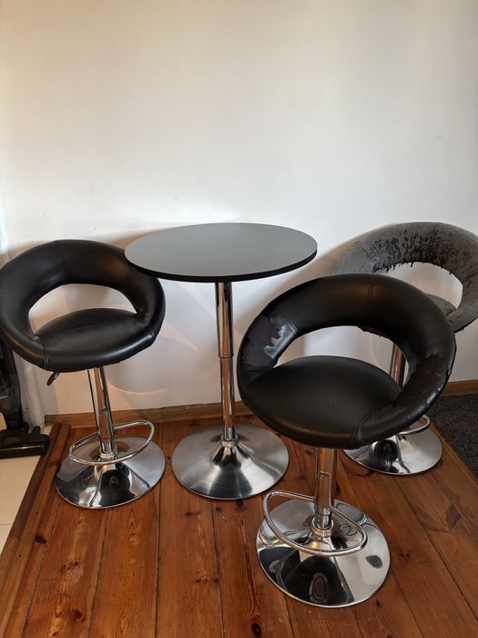 Zestaw stolik i krzesła