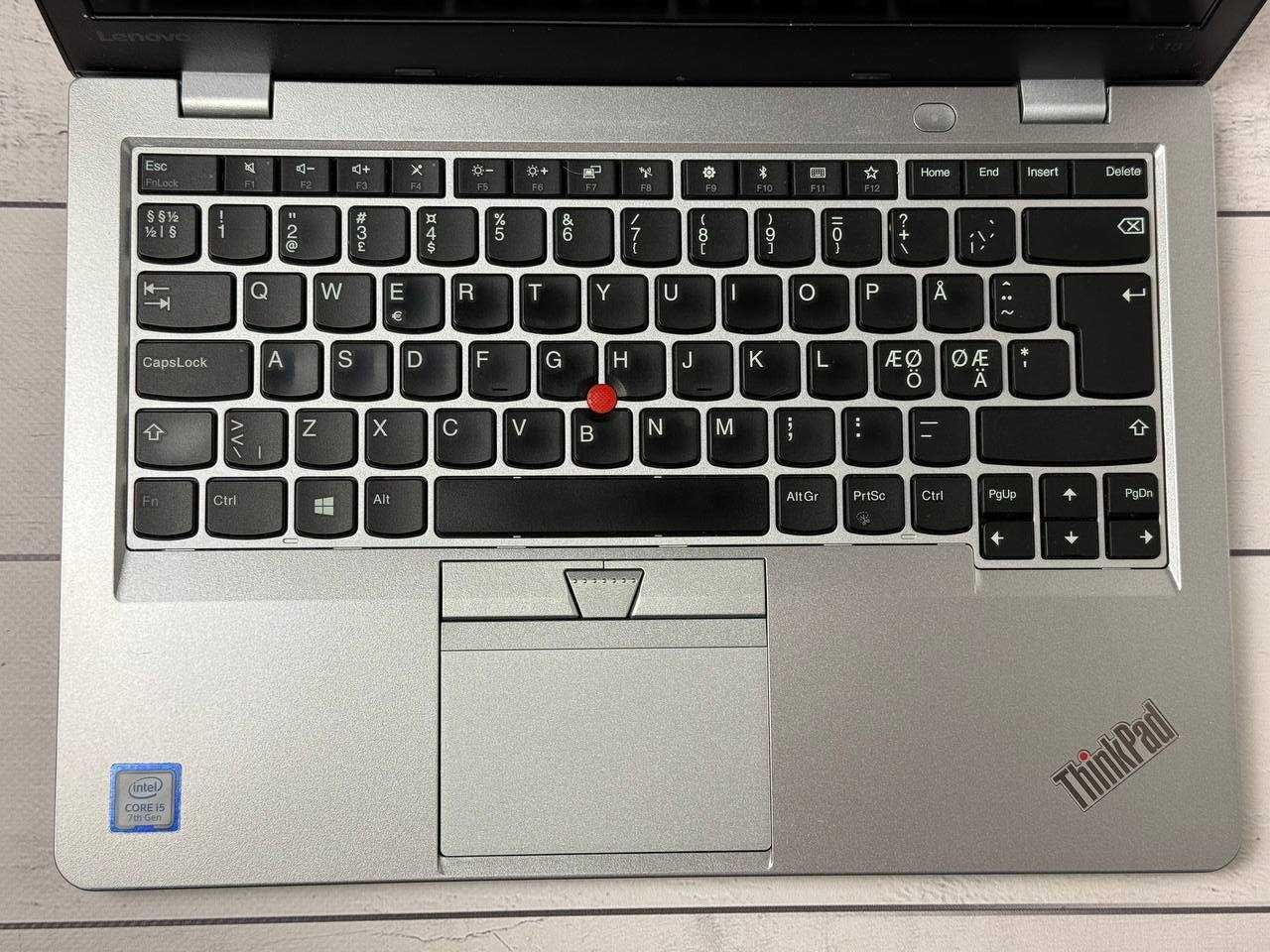Lenovo 13 | i5-7200U | Intel 620 | 8GB RAM | SSD 256GB | Full HD