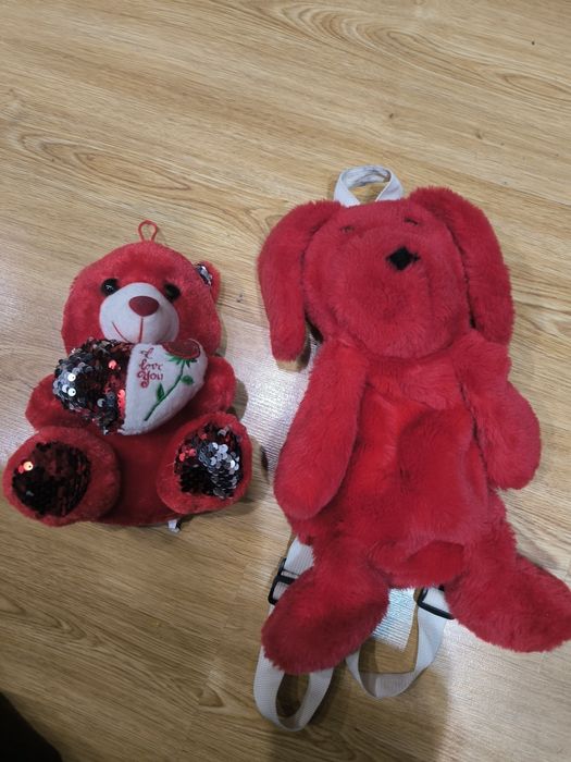 Plecak dla dziecka z miękkiego pluszu i maskotka czerwona