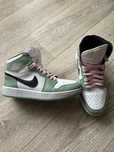 Женские кроссовки Air jordan