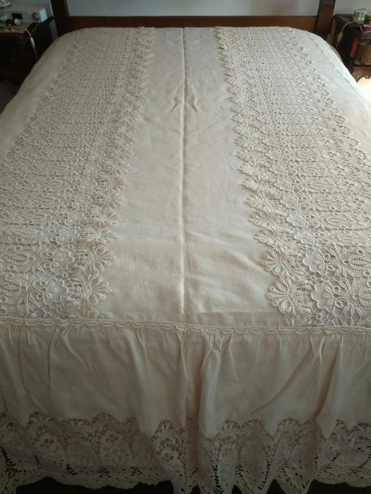 Colcha rendada em Linho
