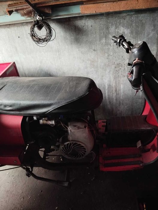 Мотороллер муравей 2м 02 пробег 1500км.