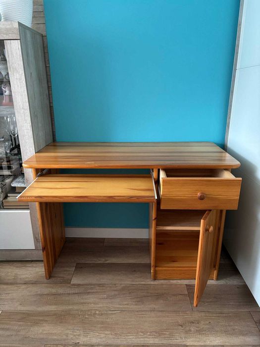 Biurko sosnowe z szufladą i zamykaną szafką