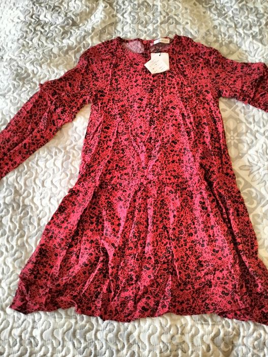 Sprzedam Sukienkę Dziewczęca rozmiar 140 nowa z metką