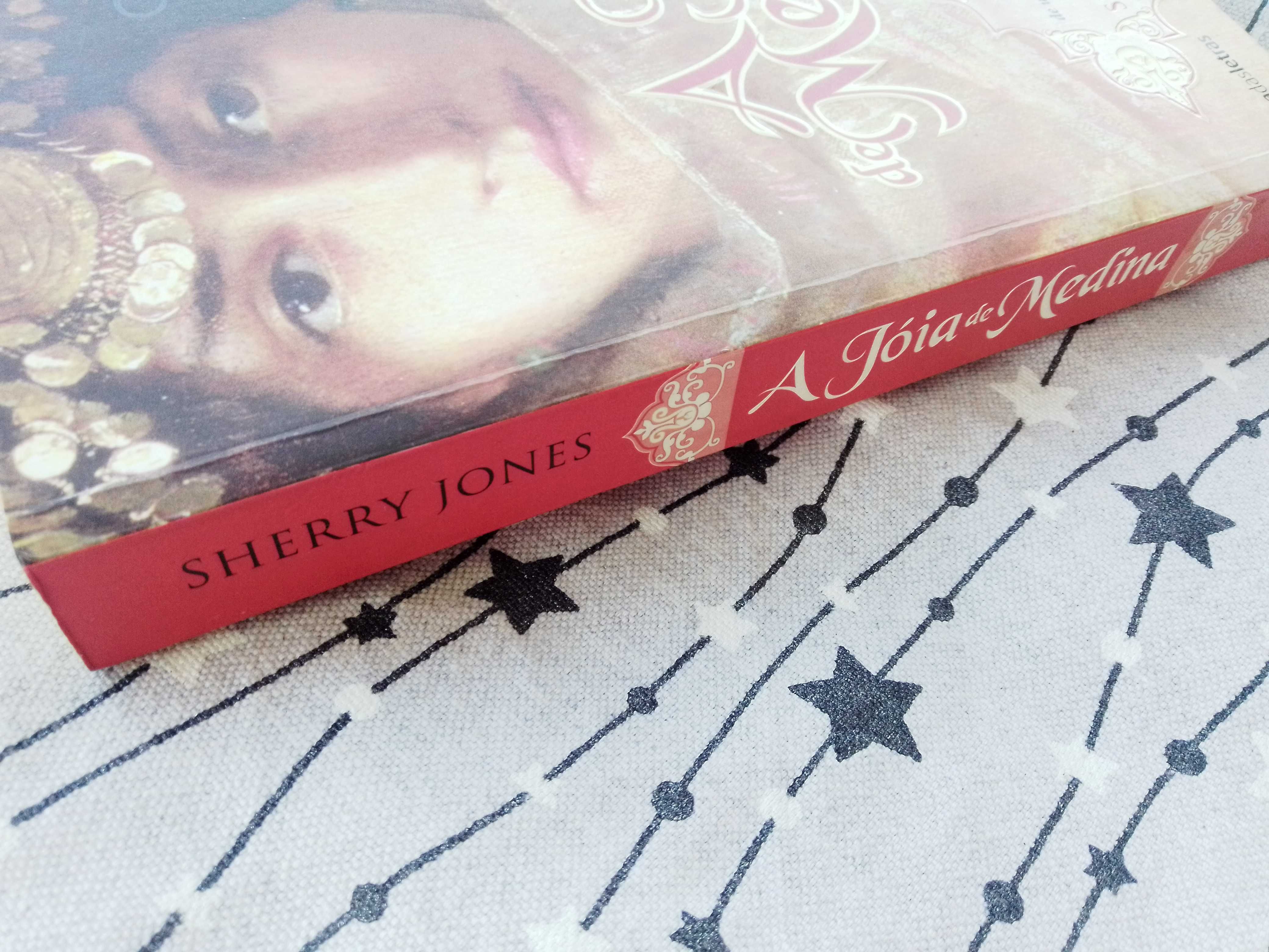 Livro A Jóia de Medina - Sherry Jones