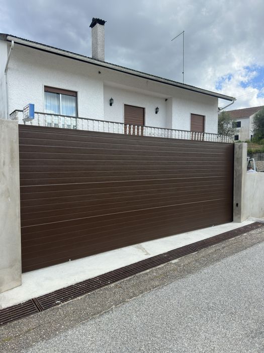 Portões seccionados de garagem e exterirores