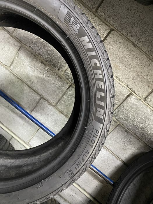 Зимові шини 225/45 R18 (95V) MICHELIN