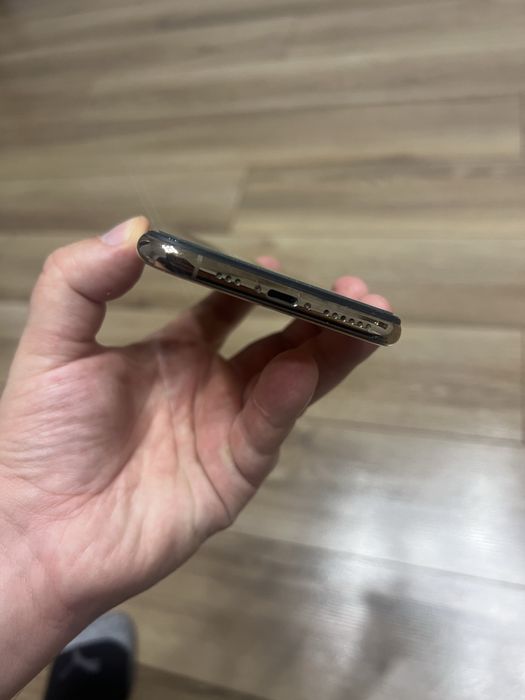 iPhone XS 64g Gold на айклауді