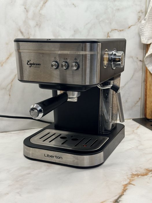 Кавоварка рожкова Libertom LCM 2204