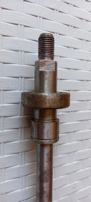 Ośka koła tył tylnego MZ 150 ETZ z łożyskiem oś piasty tylnego koła