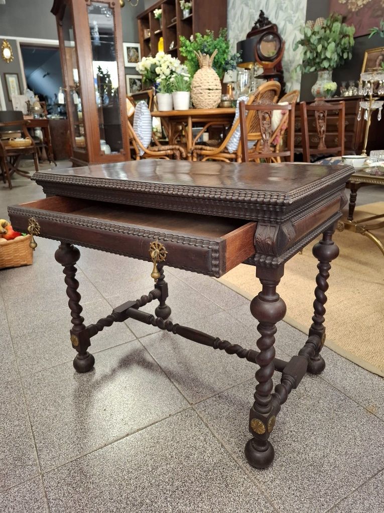 Mesinha de apoio em Pau Santo.