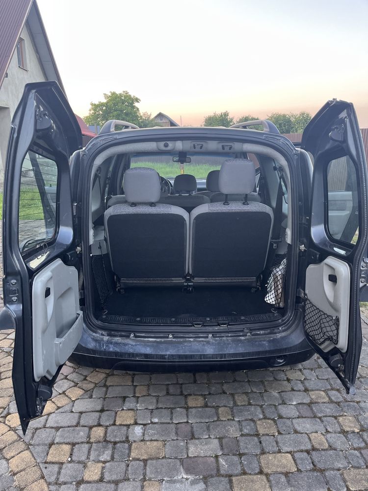 Продам класний і дуже вмісткий автомобіль!