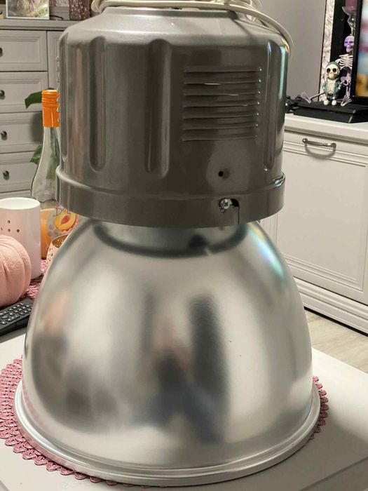 Lampa laftowa w stanie idealnym