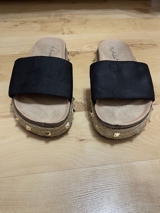 Літнє взуття ( шльопанці )