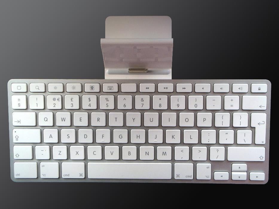 Apple iPad Keyboard Dock - A1359