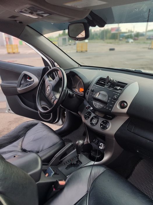 Aвтомобіль Toyota Rav 4 2006