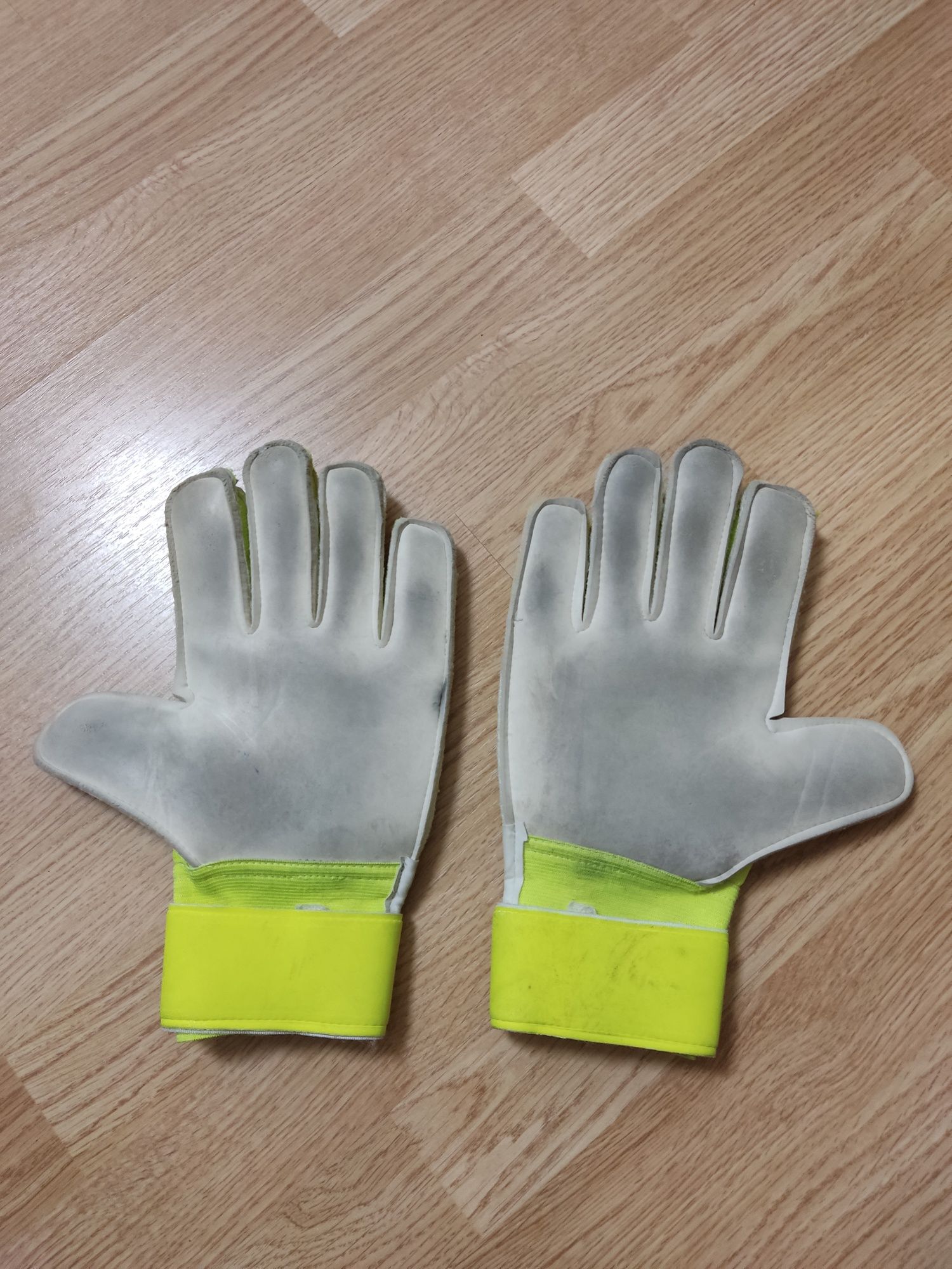 Продам воротарські рукавиці