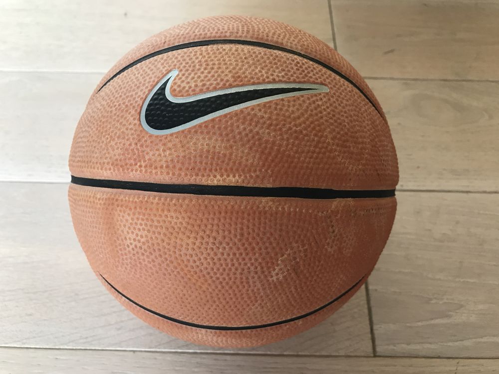 Mała piłka do koszykówki Nike Swoosh Mini dla dziecka rozmiar 3 18 cm