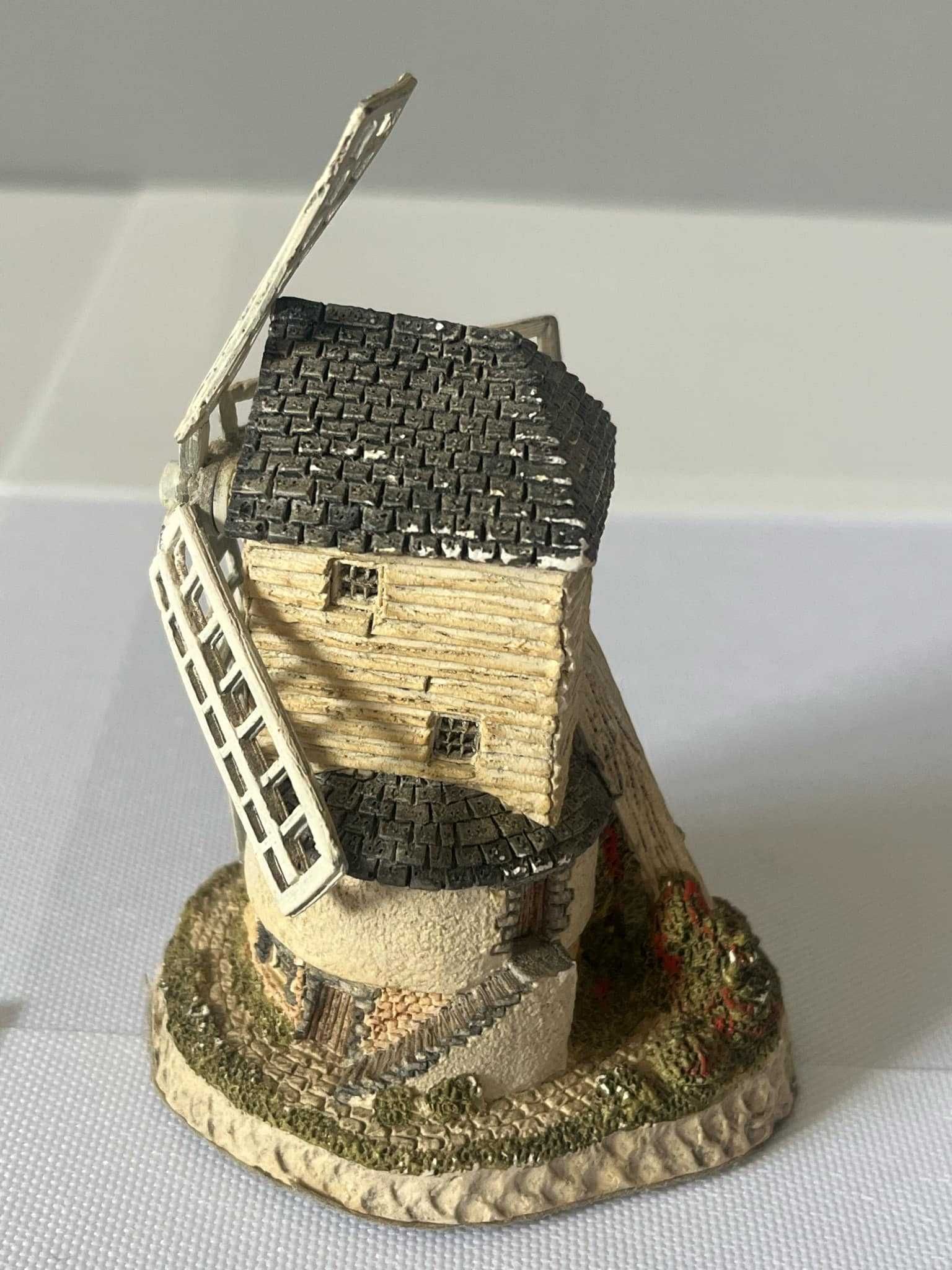 Wiatrak młyn  domek stara figurka Windmill by David Winter
