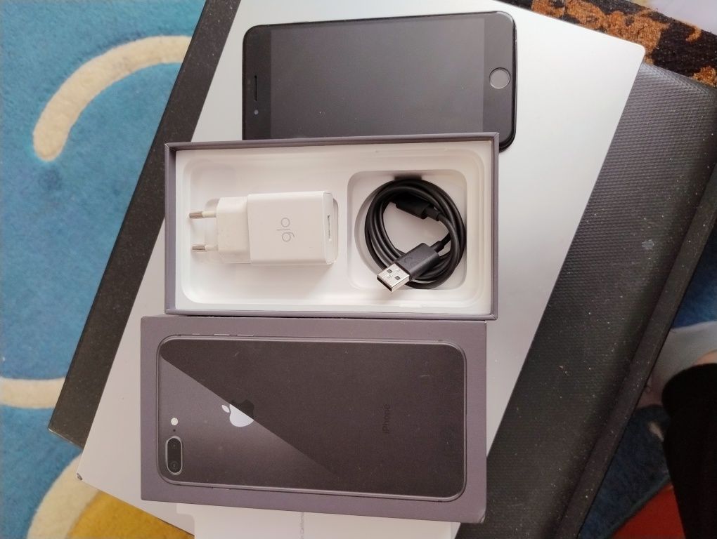 Срочно!!Продам iPhone 8 плюс 64