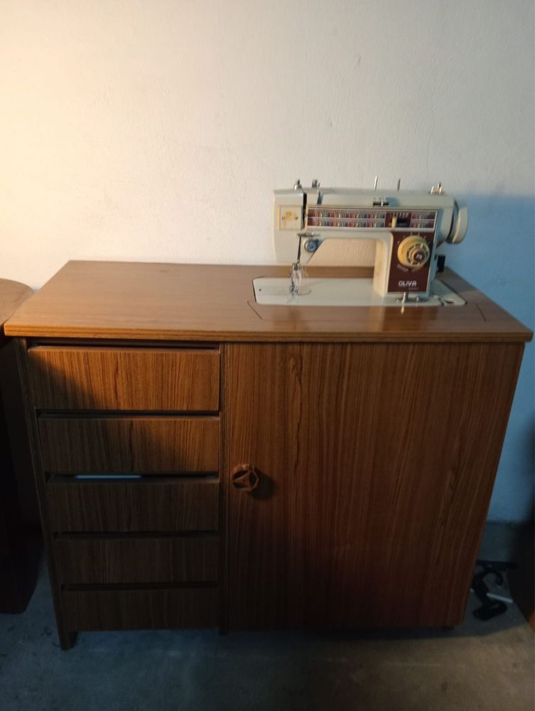Máquina de Costura Oliva antiga