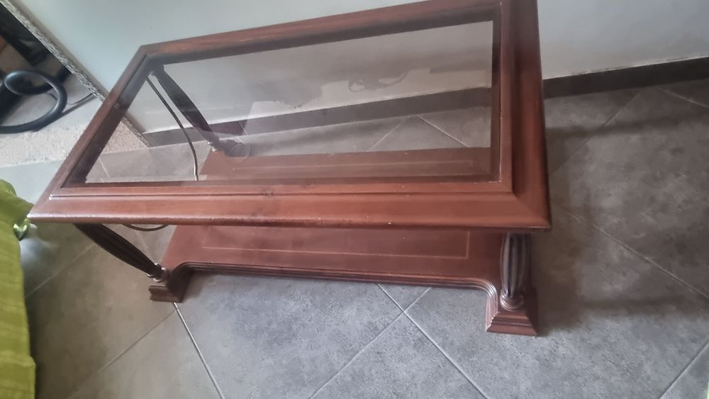 Mesa de centro com tampo vidro