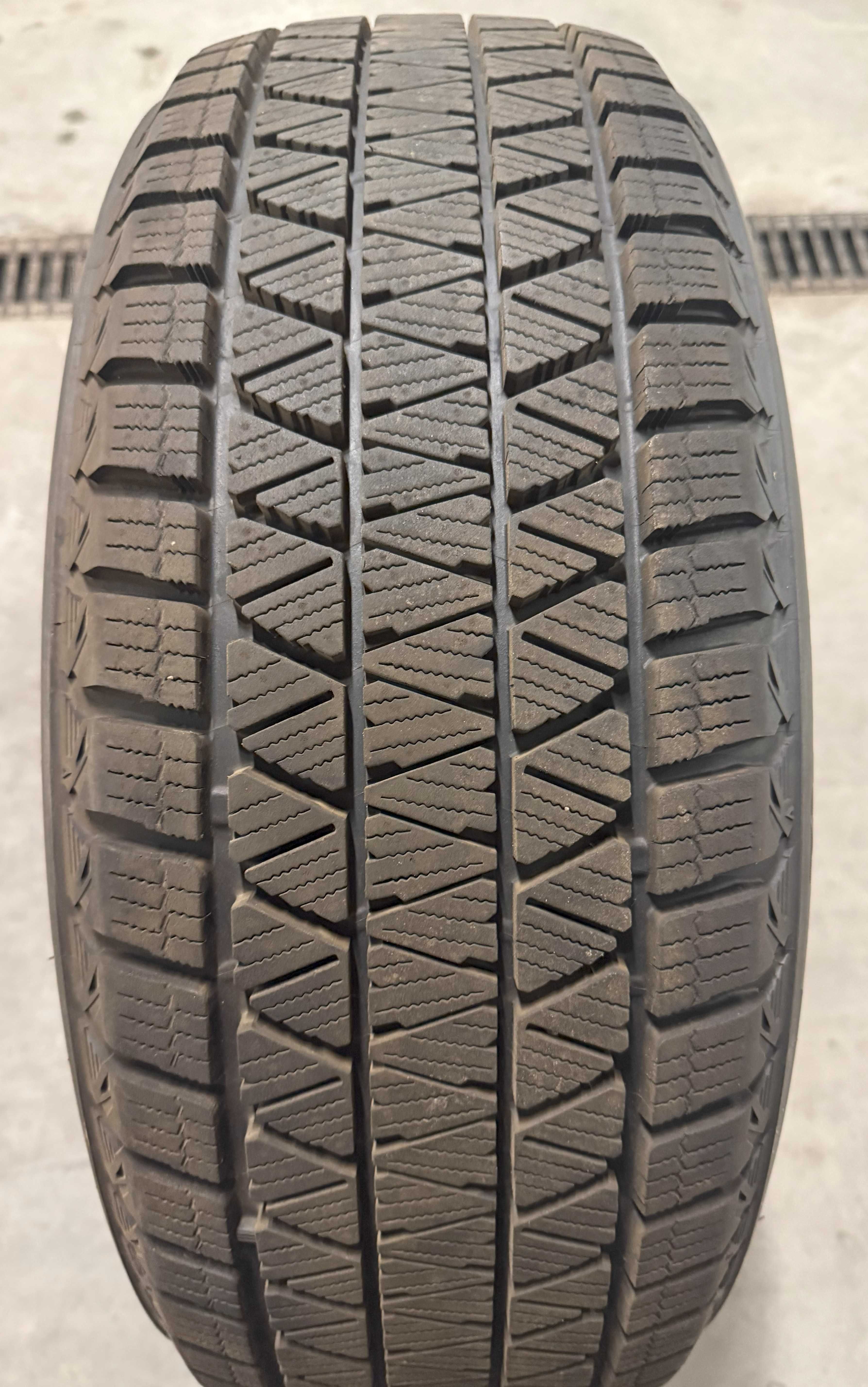 Зимові шини (гума) Bridgestone Blizzak DM-V3 (225/55R19 99T)