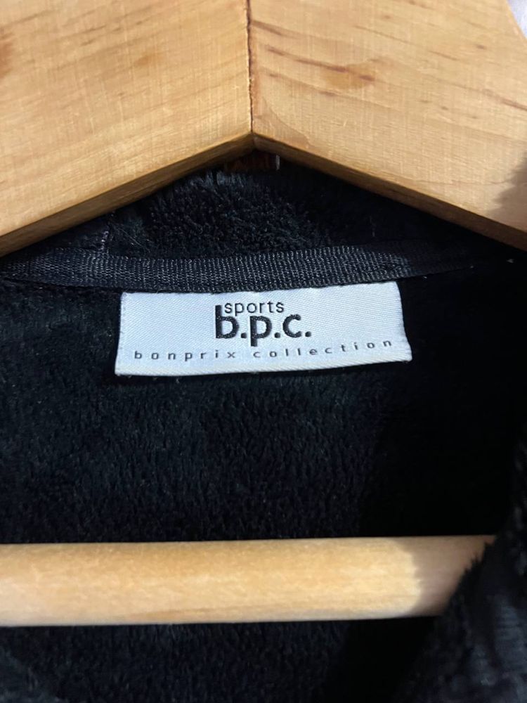 Продам жіночу спортивну куртку b.p.c. sports bonprix collection
