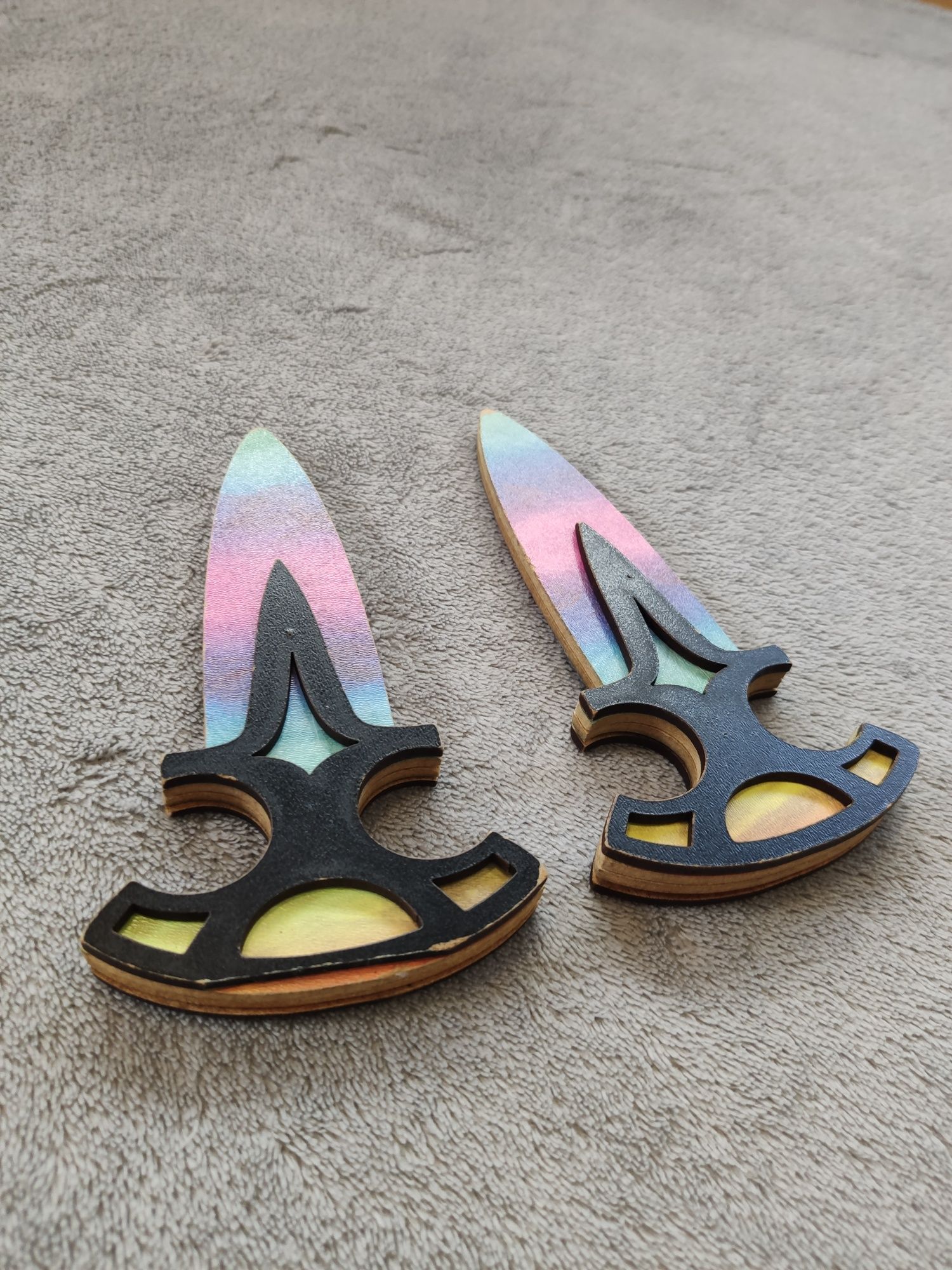 Drewniany nóż Shadow Daggers (sztylety cienia) z CS:GO/CS2