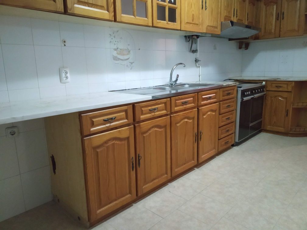 Móveis de Cozinha em Pinho