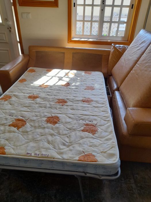 Sofá de sala com modo colchão