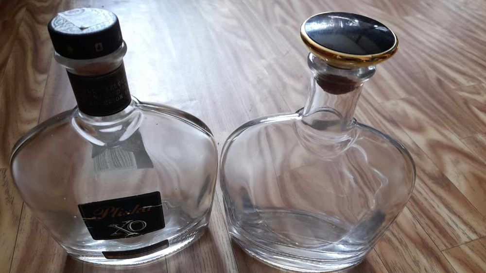 Karafki, Butelki kolekcjonerskie 2 sztuki, pojemność 700 ml