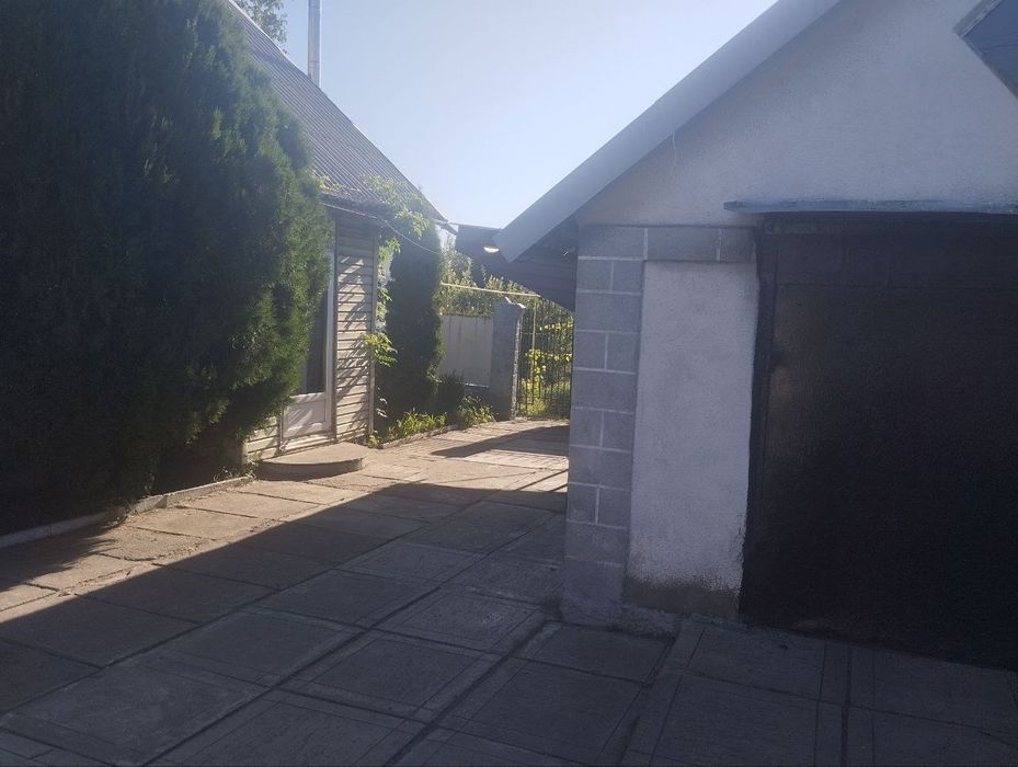 Продам дом  . Гараж.