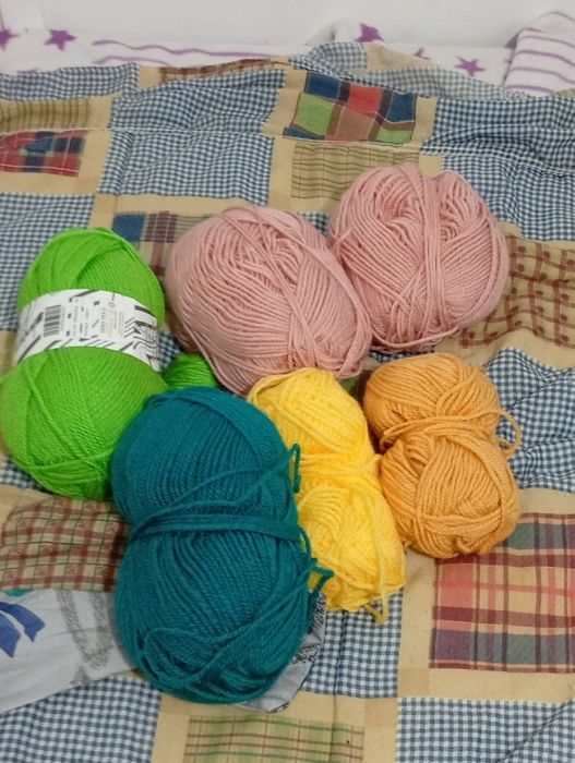 Conjunto de novelos para tapetes de Arraiolos